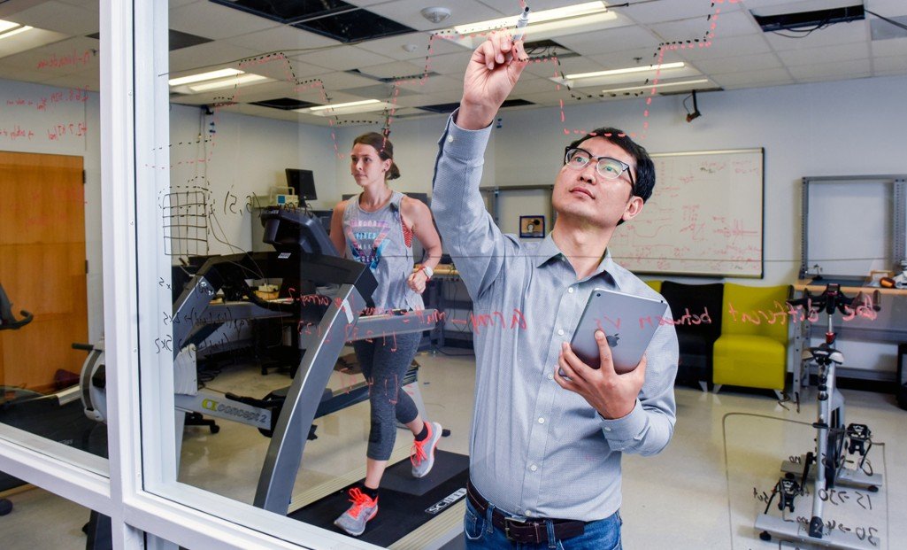 xGI researcher working in a wireless sensing lab